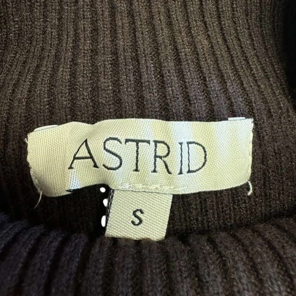 Astrid Knit Long Sleeve Brown Size Small - Picture 8 of 9